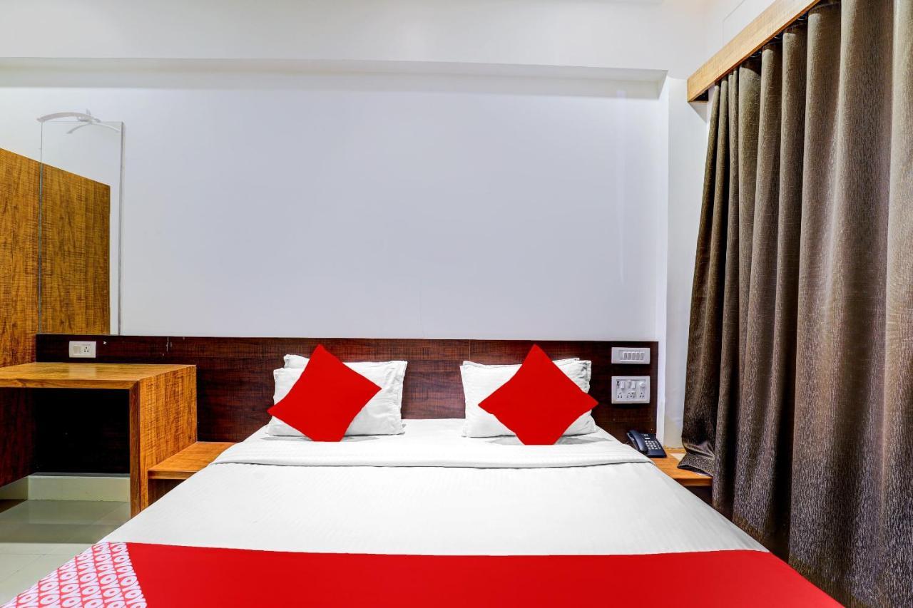 OYO 77491 Hotel Shreenath Valsad Exterior foto