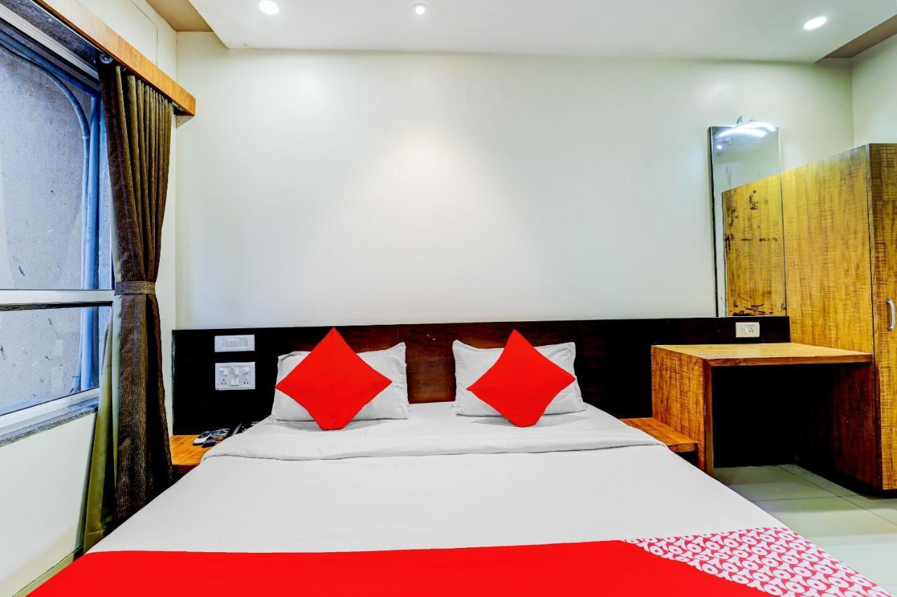 OYO 77491 Hotel Shreenath Valsad Exterior foto