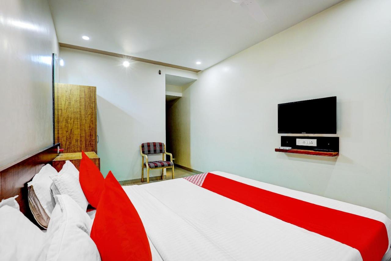 OYO 77491 Hotel Shreenath Valsad Exterior foto