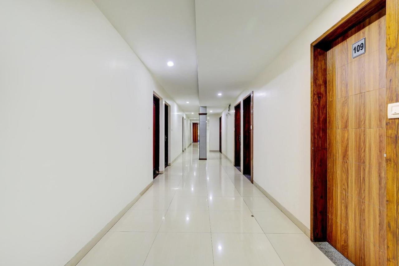 OYO 77491 Hotel Shreenath Valsad Exterior foto